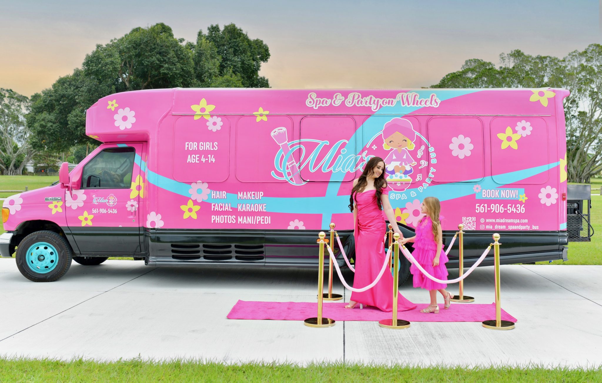 mompreneur-monday-mia-s-dream-spa-party-bus-mobile-spa-parties