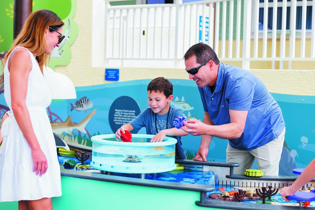 Photo 3 Family at Loggerhead Marinelife Center